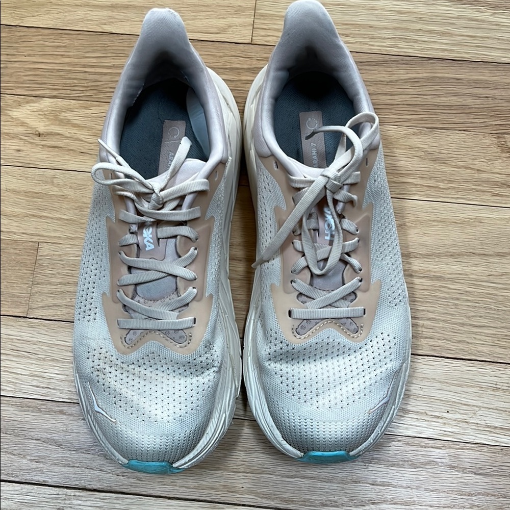 Hoka, ARAHI7, size 9.5, Women's Cream Athletic sneakers